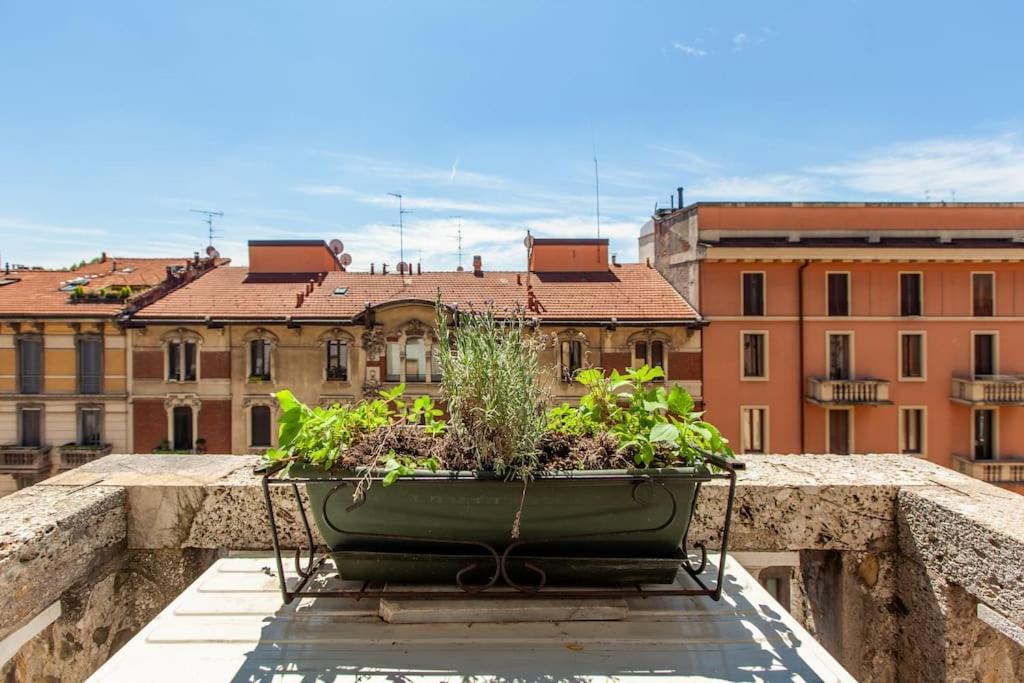 Sunshine-Filled Central On Subway Milan Exterior photo